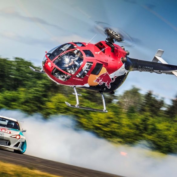 redbull Είναι τρελοί εκεί στη Red Bull : Ελικόπτερο εναντίον drift car