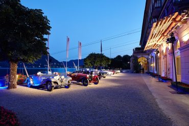 concorso deleganza v Concours de voitures historiques et de motos de pointe sur les rives du lac de Côme