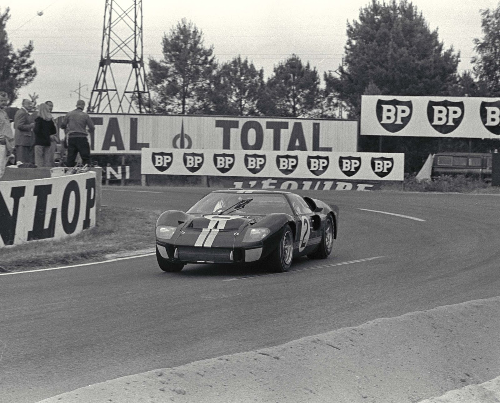 lemans 15 mclaren winning car Το FORD GT επιστρέφει στον θρυλικό αγώνα του Le Mans