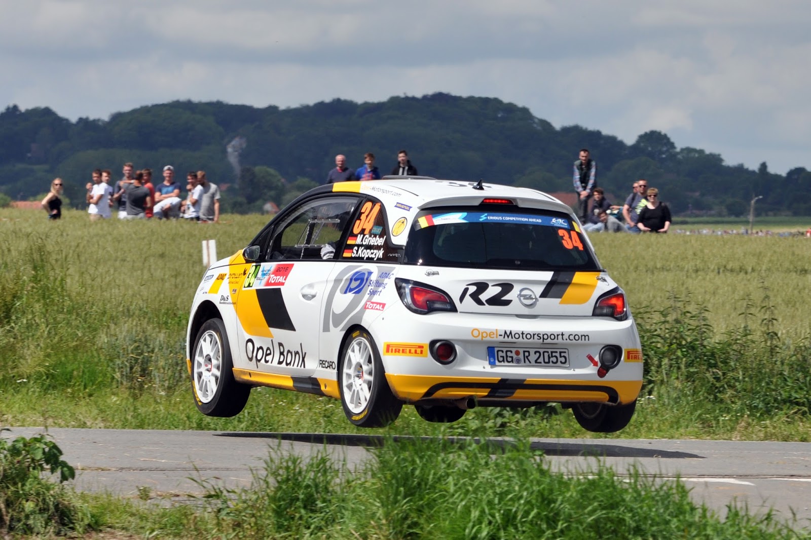 2016 Opel ADAM R2 Rallye Ypern 302176 Τα τρία εργοστασιακά ADAM R2 έγραψαν ιστορία στο Kenotek Ypres Rally τερματίζοντας στις 3 πρώτες θέσεις!