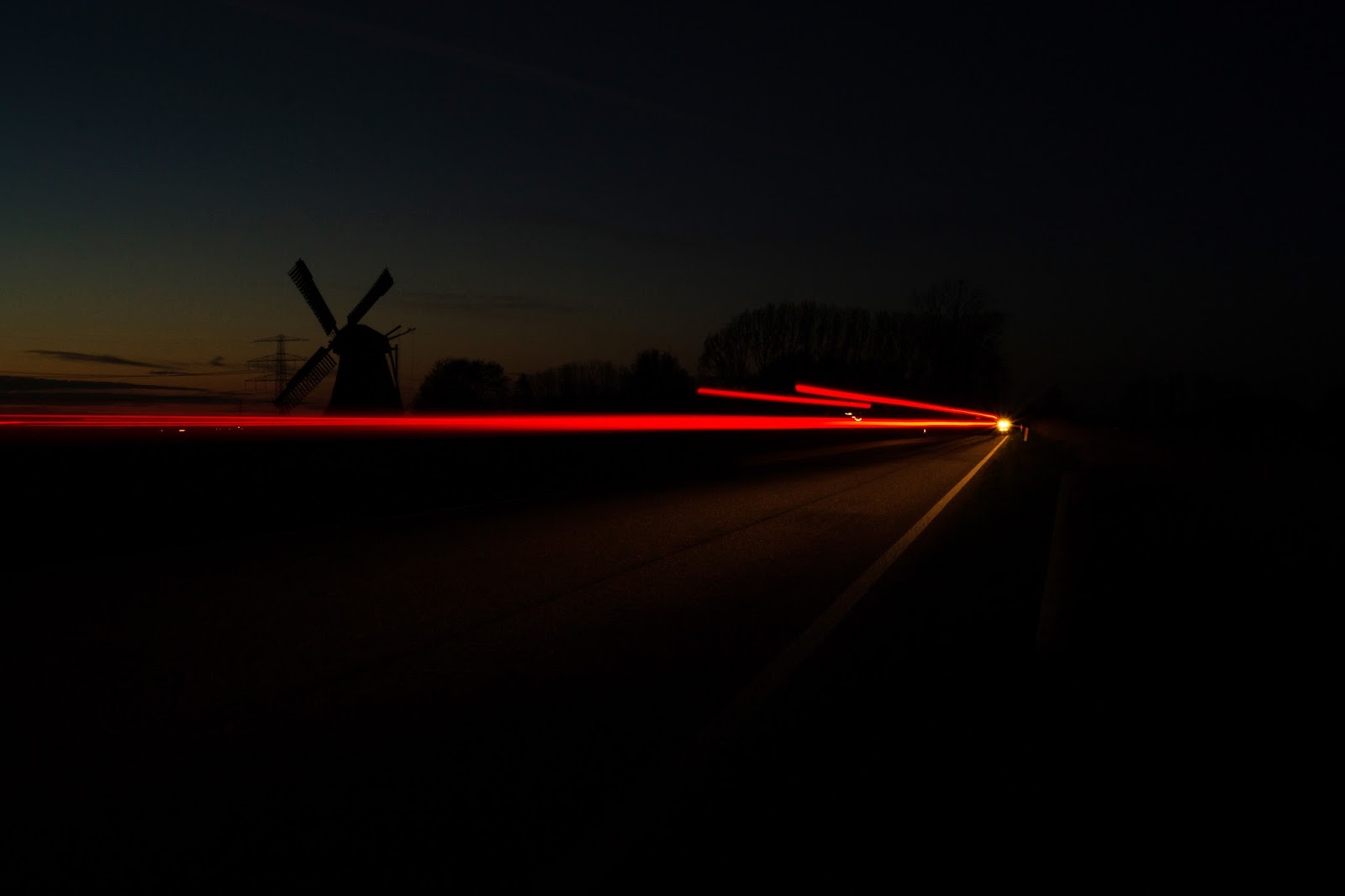 night dark long exposure windmill Δύο τεράστια ονόματα της αυτοκίνησης έρχονται Ελλάδα
