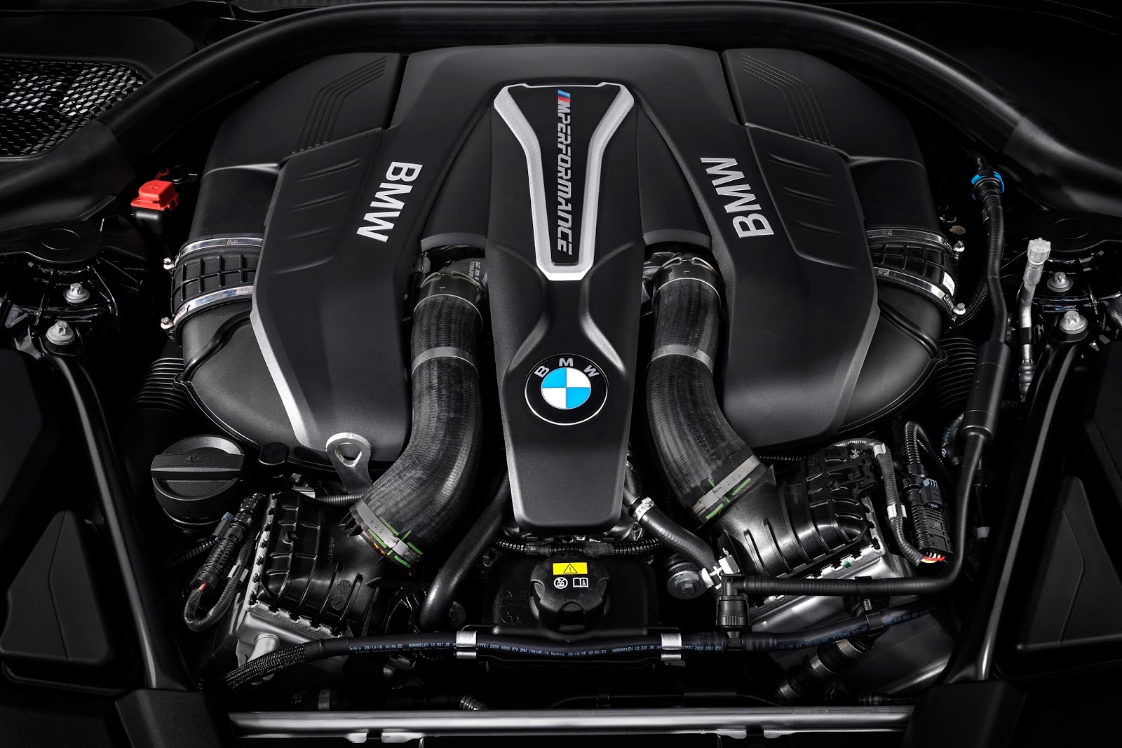 P90244787 highRes the new bmw m550i Με δύο τούρμπο και 462 ίππους, η BMW M550i xDrive έρχεται τον Μάρτιο του 2017