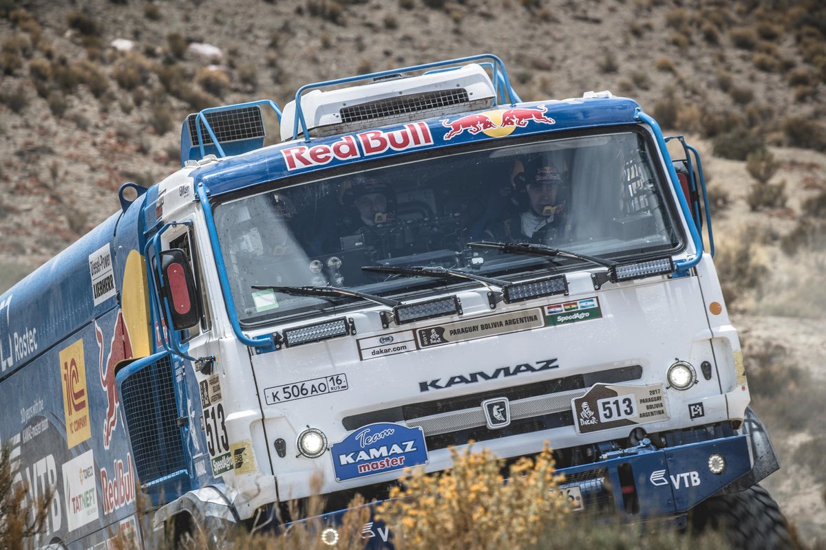 dakar 2017 kamaz master dmitry sotnikov Όλη η δράση από το Rally Dakar : Τρομακτικό ατύχημα για Carlos Sainz, ο Ivan Jakes χτυπήθηκε από κεραυνό!