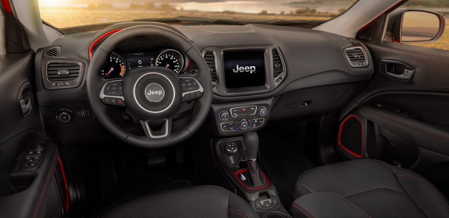 2017 Jeep Compass VLP Gallery Trailhawk Interior Dash Left Side Νέο Jeep Compass ή μήπως Mini Grand Cherokee;