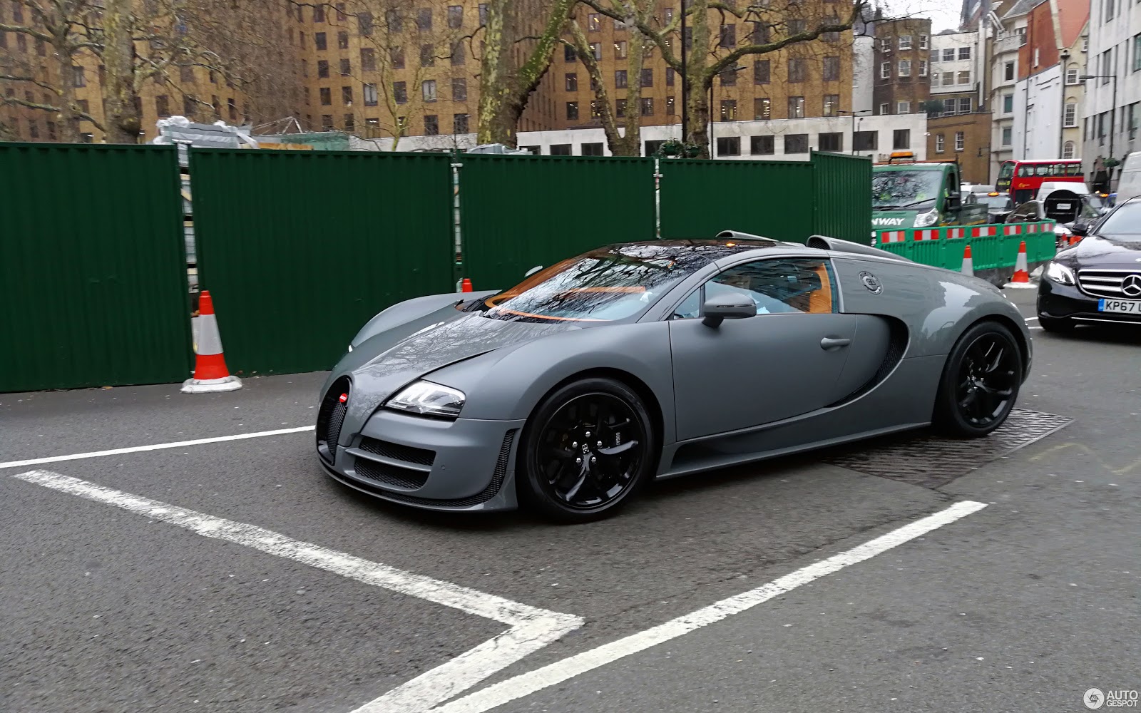 veyron Πόσο κοστίζει η αλλαγή λαδιών σε μια Bugatti;
