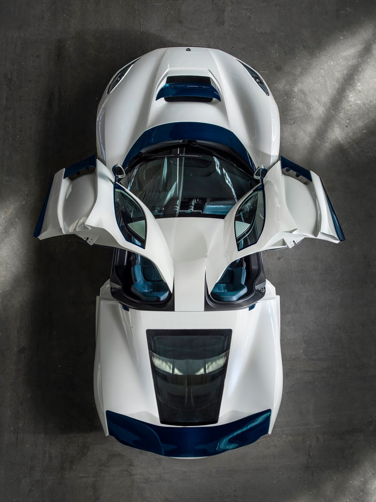 C TWO Top Down Doors up Rimac C Two. Η νέα φυλή στα hypercars, έρχεται με 1900 ίππους.
