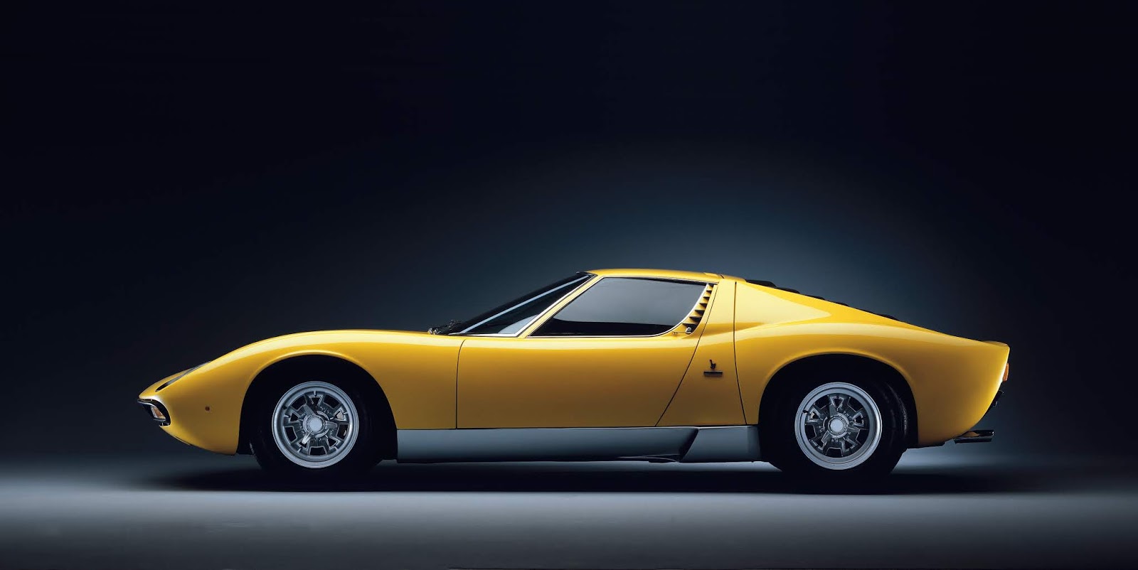267629 Lamborghini Miura. Η γέννηση του supercar.