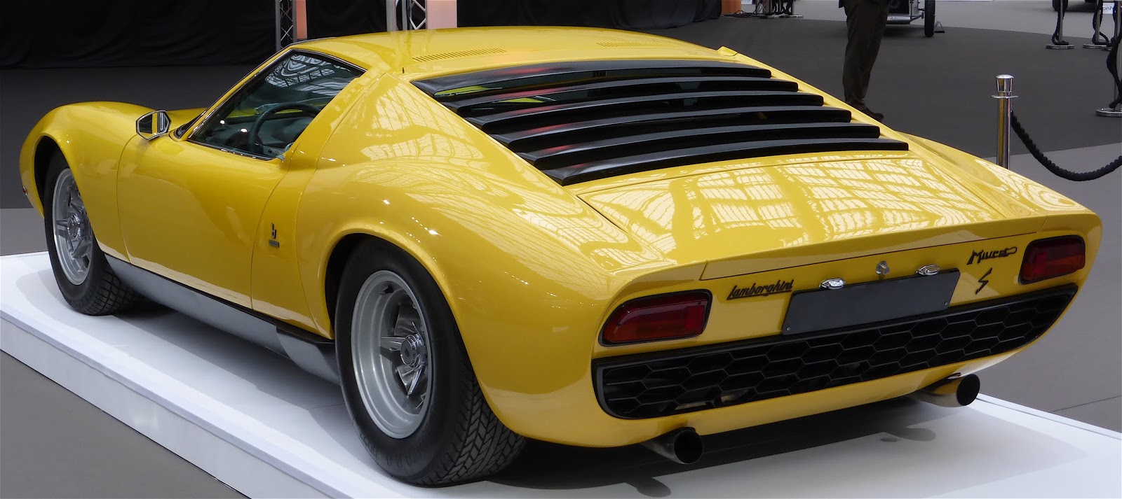 32222547147 c713bbfddf o Lamborghini Miura. Η γέννηση του supercar.