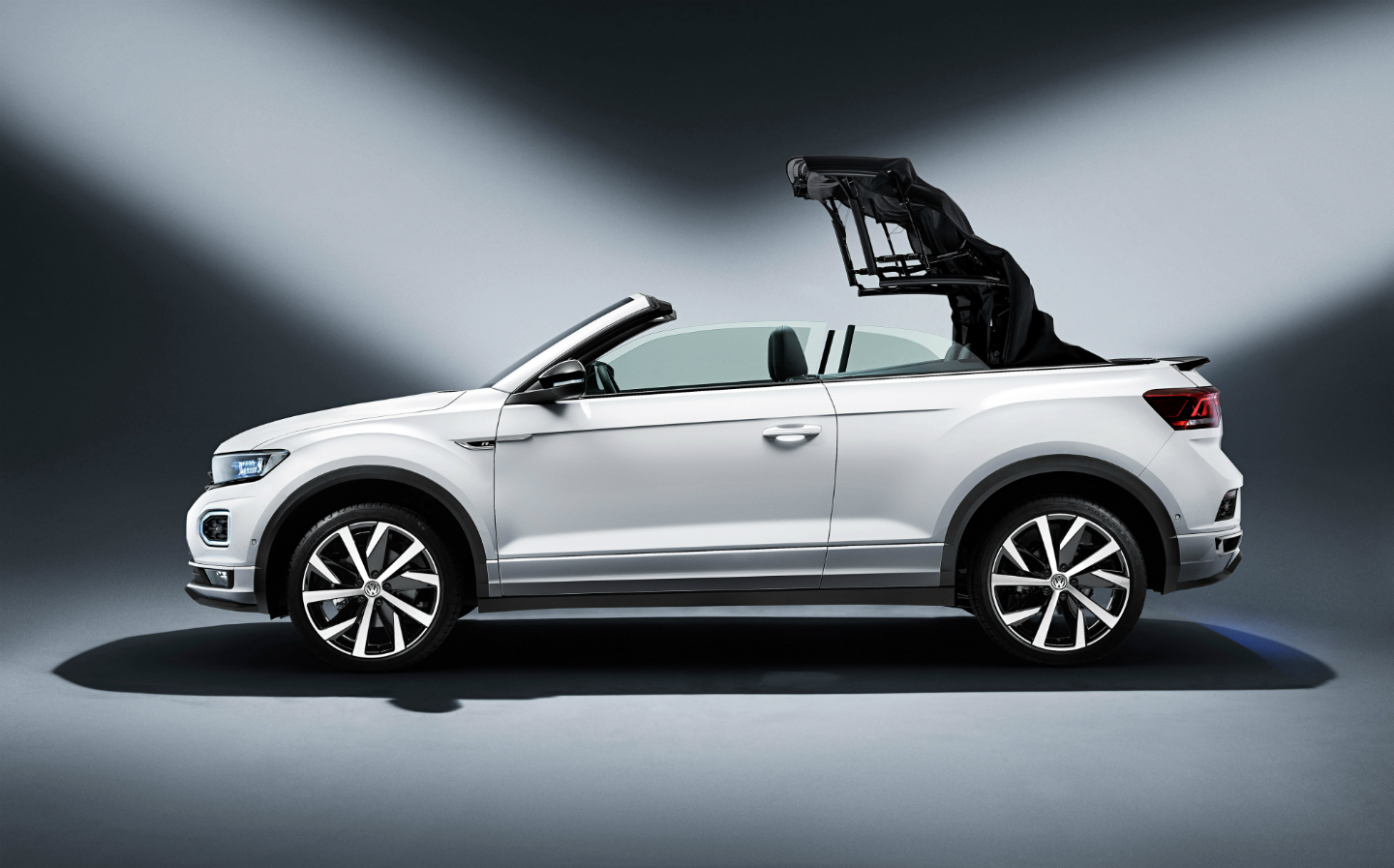2020 Volkswagen T Roc Cabriolet Reveal 04 Ποια μοντέλα κάνουν πρεμιέρα στην έκθεση Αυτοκίνηση