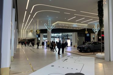 PorscheNow2BStore2B3 H Porsche άνοιξε κατάστημα στο Golden Hall