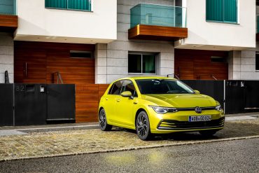 NEO2BVOLKSWAGEN2BGOLF Lemon2BYellow The new Golf is here in Greece, from 20,500 euros
