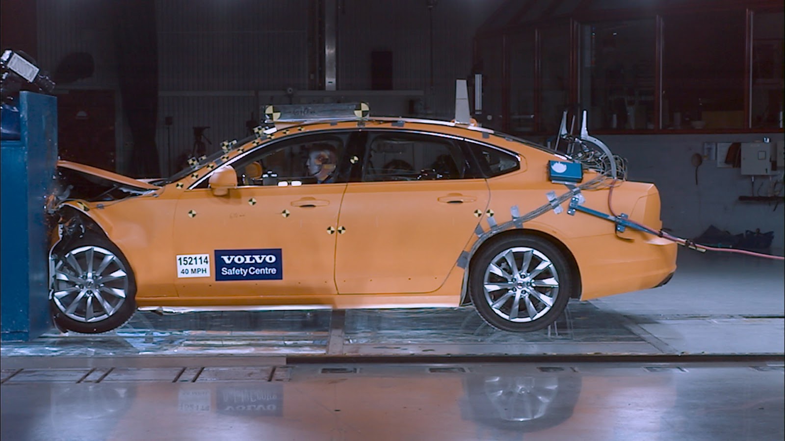 172074 Volvo S90 Small Overlap Crash Test 20 χρόνια Volvo Cars Safety Centre : Δύο δεκαετίες, σώζει ζωές
