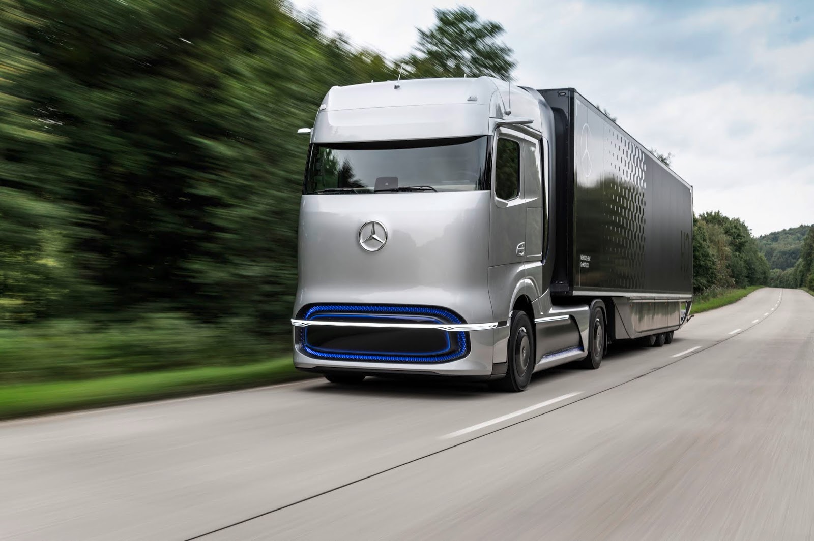 20C0706 07 Οι πρωτοπόροι της ηλεκτροκίνησης: το Mercedes-Benz eActros και το Mercedes-Benz GenH2 Truck κερδίζουν το βραβείο καινοτομίας «Truck Innovation Award 2021»
