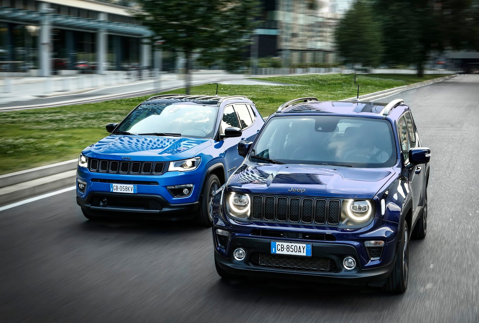 Tα νέα Plug-in Hybrid Jeep Renegade 4xe και Compass 4xe στην Ελλάδα: 100% Hybrid, 100% Jeep, 0% φόρος χρήσης!