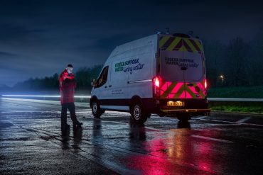 Hochsichtbare elektronische Paneele Scheinwerfer-Streifen Ford : Beitrag zur Sicherheit der Arbeitnehmer mit innovativen, beleuchteten Paneele für Transporter