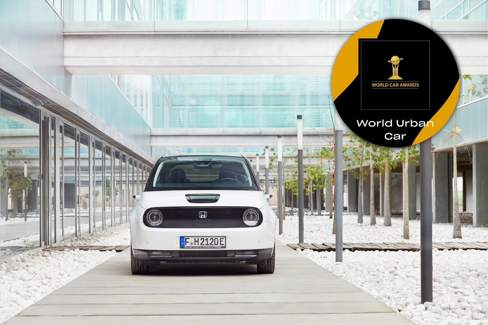 331860 HONDA e TRIUMPHS AT 2021 WORLD CAR AWARDS 1 Honda e : Θριάμβευσε Στα 2021 World Car Awards