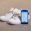 333261 Ashirase-Vibrationsgerät, das an den Schuhen befestigt wird, und Ashirase-Smartphone-App Ashirace: Hondas neuestes Startup bringt eine Innovation für Sehbehinderte