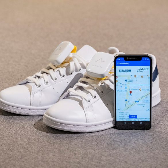 333261 Ashirase vibration device attached to shoes and Ashirase smartphone app Ashirace : Η νεότερη startup της Honda, φέρνει μία καινοτομία για τα άτομα με προβλήματα όρασης