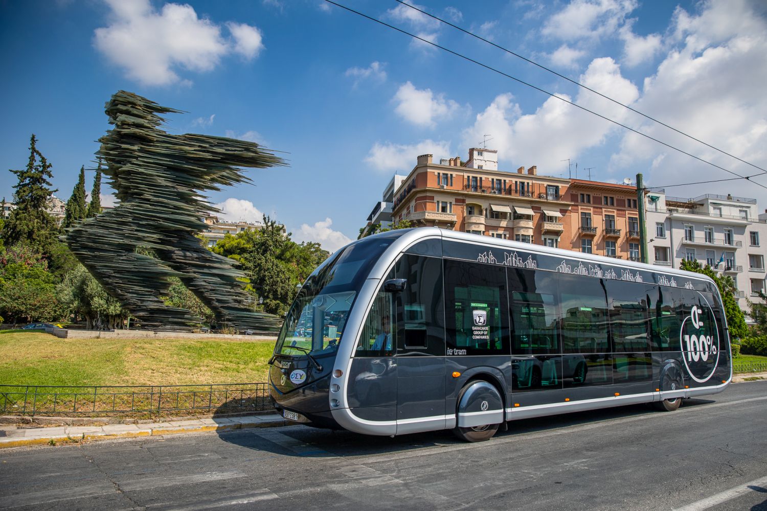 saracakis irizar electric bus Είναι τραμ; Είναι διαστημόπλοιο; Είναι το νέο e- λεωφορείο της Αθήνας!