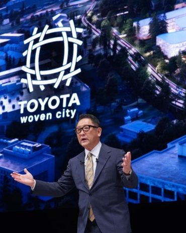 AKIO TOYODA WovenCity Toyota Motor Corporation Πώς ο Akio Toyoda οδηγεί την Toyota σε (διαρκή) κέρδη