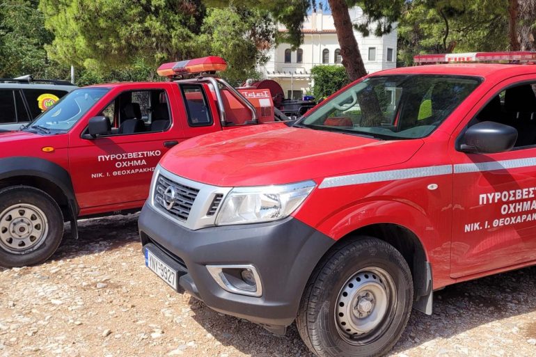 NAVARA Firetrucks 1 Πυροσβεστικά Navara από τη Nissan Νικ. Ι Θεοχαράκης για τον Σύλλογο Εθελοντών Πολιτικής Προστασίας Δ.Κ. Διονύσου