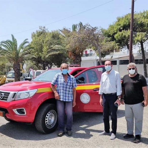 PYROSVESTIKO OHIMA 1 Ένα Πυροσβεστικό Nissan NAVARA για το Δήμο Ερμούπολης Σύρου