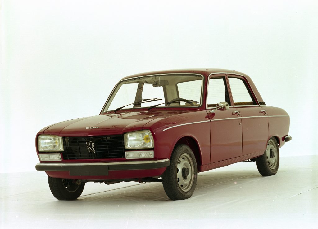 PNS 6526015 Οι 10 γενιές της σειράς 300 της Peugeot. Γιατί παραλείφθηκε το 303