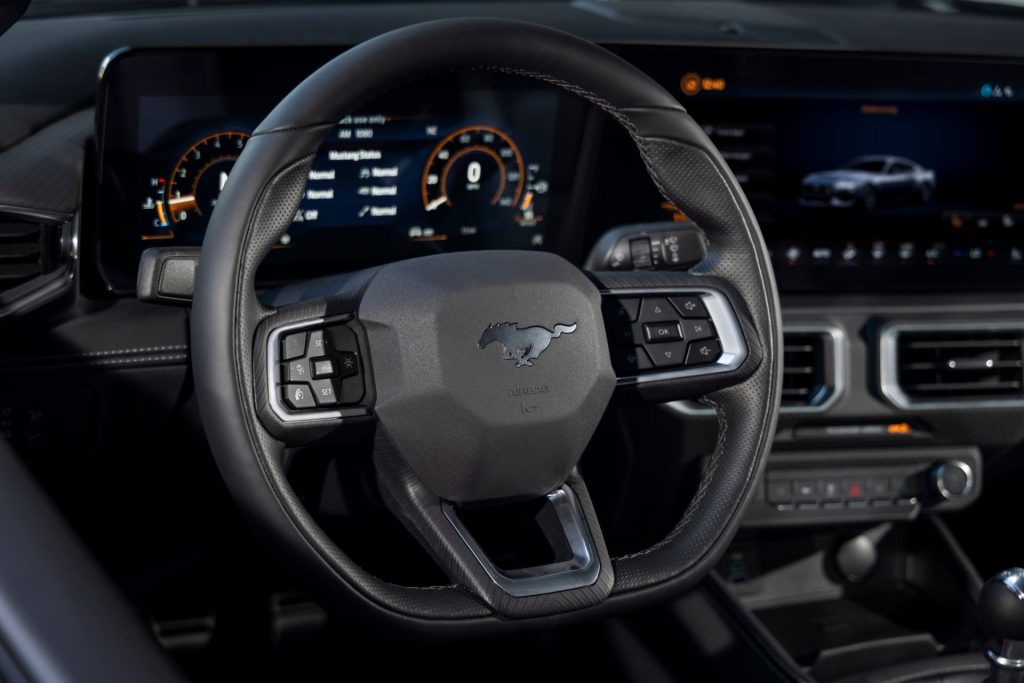 NEW FORD MUSTANG 25 Ford Mustang Black Horse: Ο 5λιτρος V8 είναι εδώ!