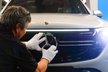 Mercedes Benz left the Russian market and sold its plant in Η Mercedes εγκαταλείπει τη ρωσική αγορά - Ποιες ακόμα αυτοκινητοβιομηχανίες εξετάζουν έξοδο από τη Ρωσία;