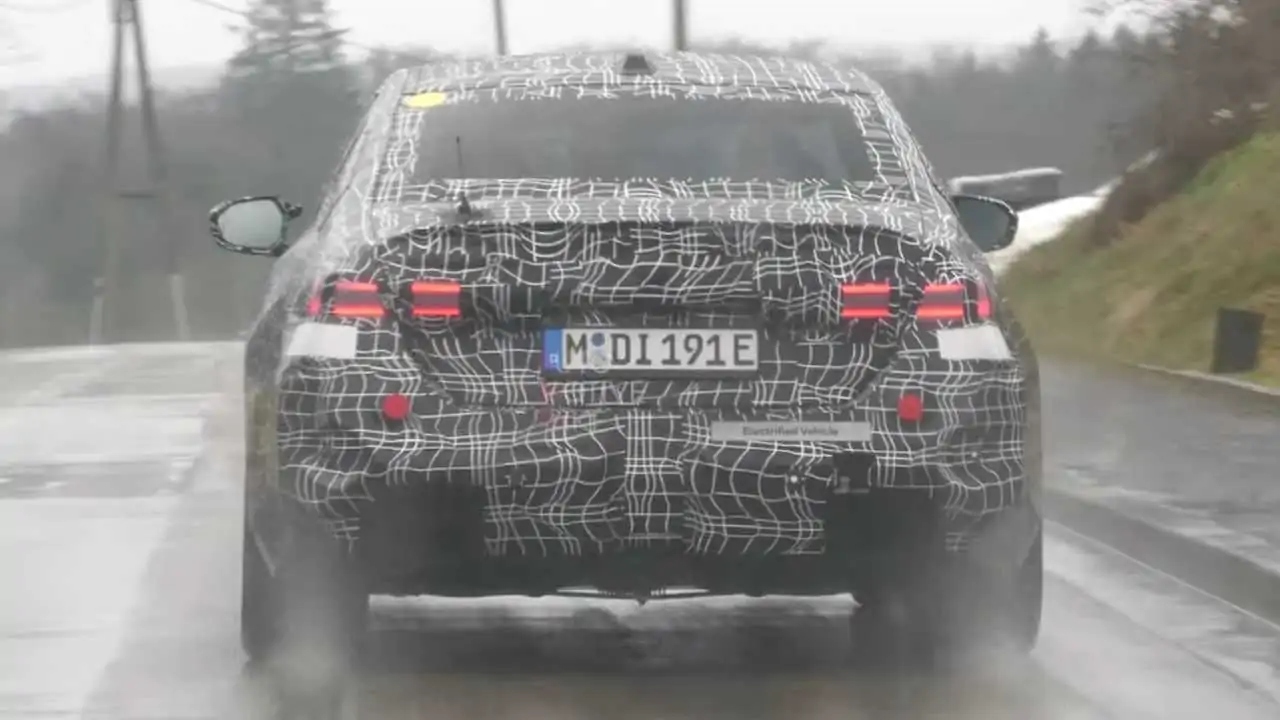 2025 bmw m5 prototype screenshot from spy video Η νέα BMW M5 δοκιμάζεται στο Nürburgring