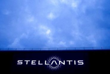 stellantis Η Stellantis δοκιμάζει eFuels για την απαλλαγή του στόλου της από τις ανθρακούχες εκπομπές