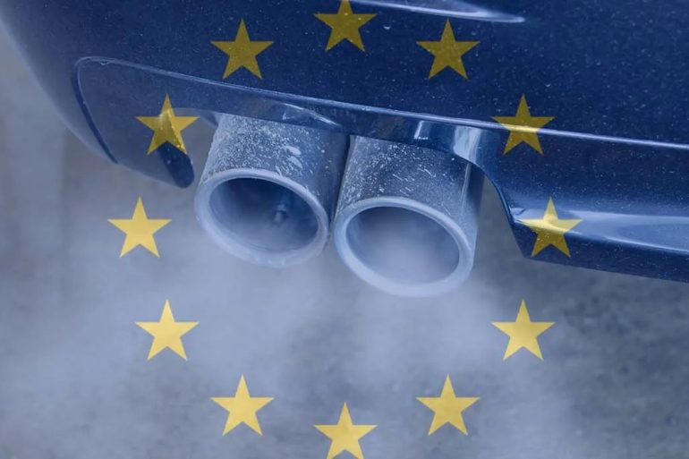 EU Combustion ban flag Η Πολωνία θα προσφύγει στο ανώτατο δικαστήριο της ΕΕ κατά της απαγόρευσης θερμικών αυτοκινήτων το 2035
