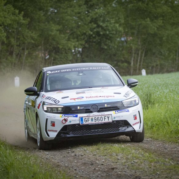 ELERallyADACOpelOpelElectricRallyCup4 ELE Rally : des étapes nocturnes passionnantes dans l'ADAC Opel Electric Rally Cup