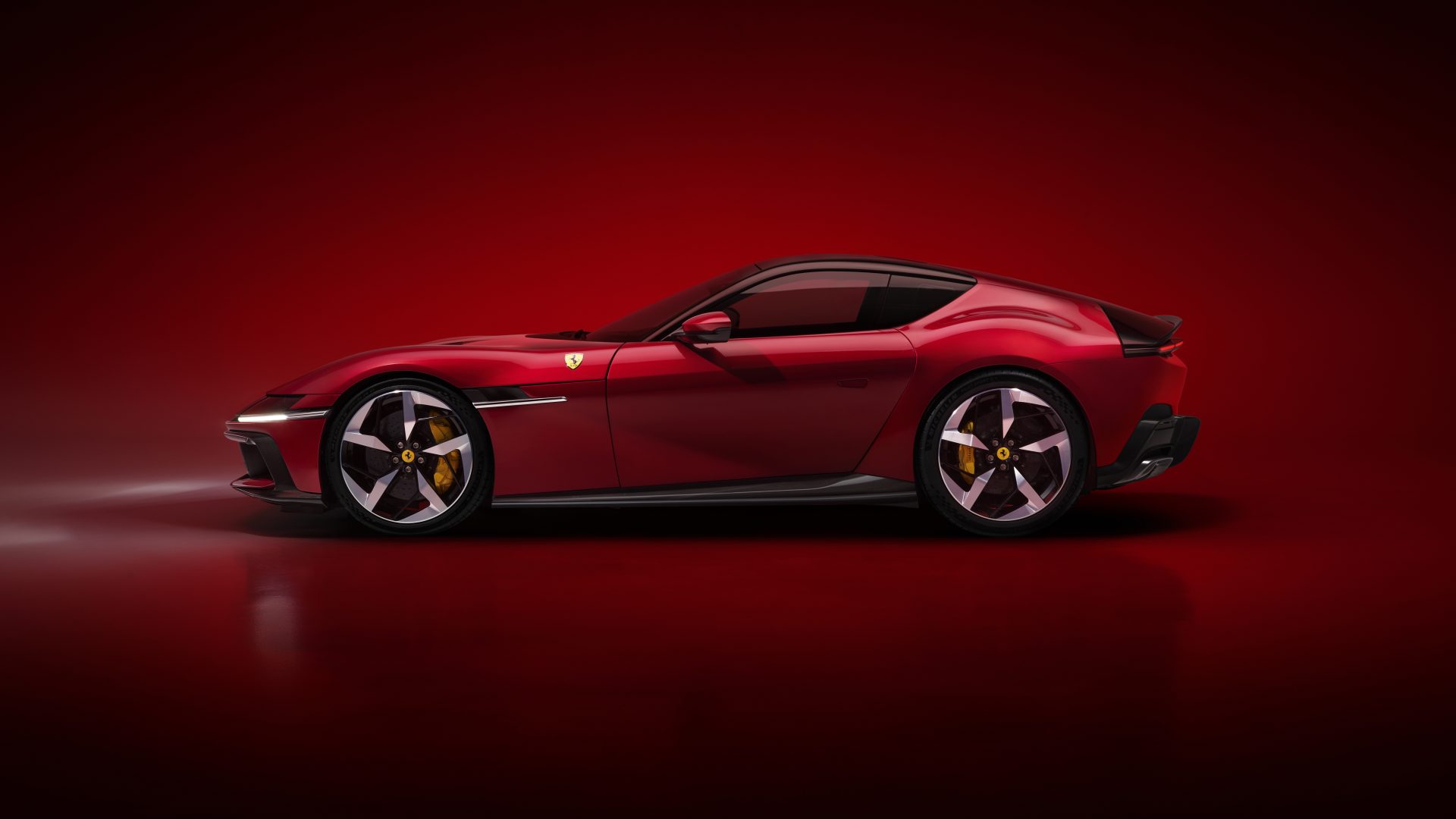 New Ferrari V12 ext 03 red media d0c6a3e6 4d73 4e52 9e3d 36b1b538bbdc Ferrari 12Cilindri : Μια σύγχρονη Daytona