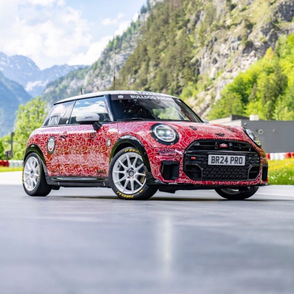 P90549886 lowRes mini john cooper wor The new MINI John Cooper Works will make its debut at the 24 Hours of the Nürburgring