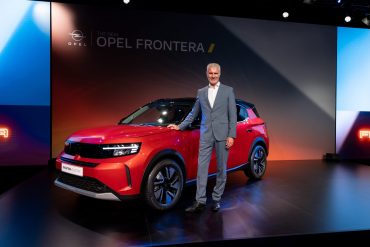 WeltpremiereinIstanbulVicePresidentDesignMarkAdammitdemneuenOpelFrontera Der neue Opel Frontera wird in voller Länge enthüllt