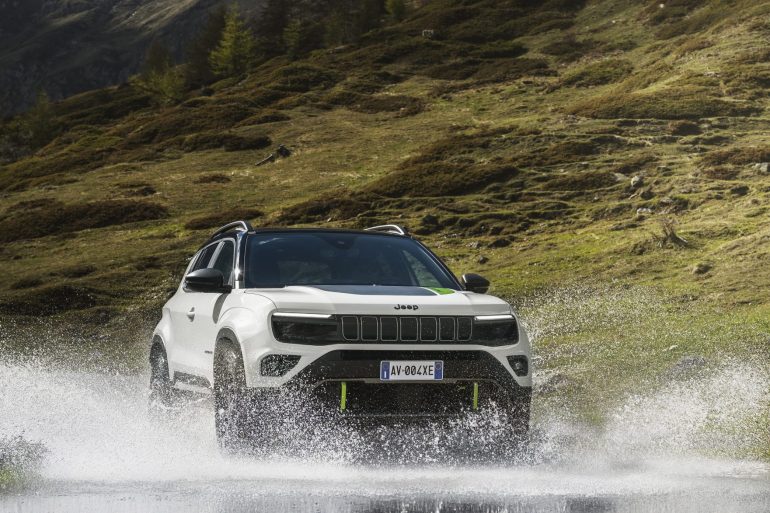 Avenger4xe1 The electric Jeep Avenger now for €29,700