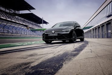 DB2024AU00820 large New Golf R: Volkswagen unveils the most powerful Golf ever (Video)