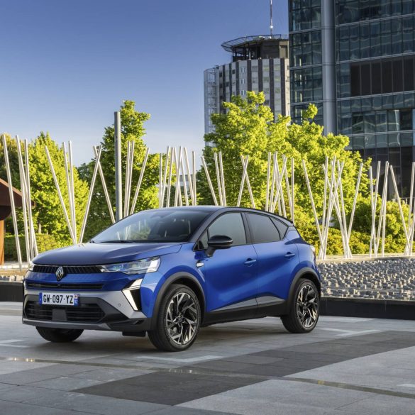 Nuova Renault Captur E Tech full hybrid 145 Esprit Alpine Iron Blue 4 Nuova Renault CAPTUR in Grecia