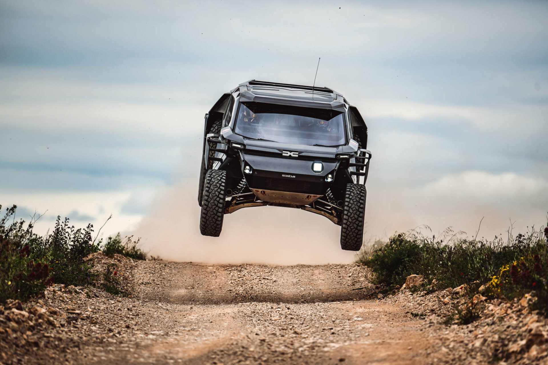 Sandrider Tests at Chateau De Lastours 2 The Dacia Sandriders : Στο δρόμο προς το Dakar