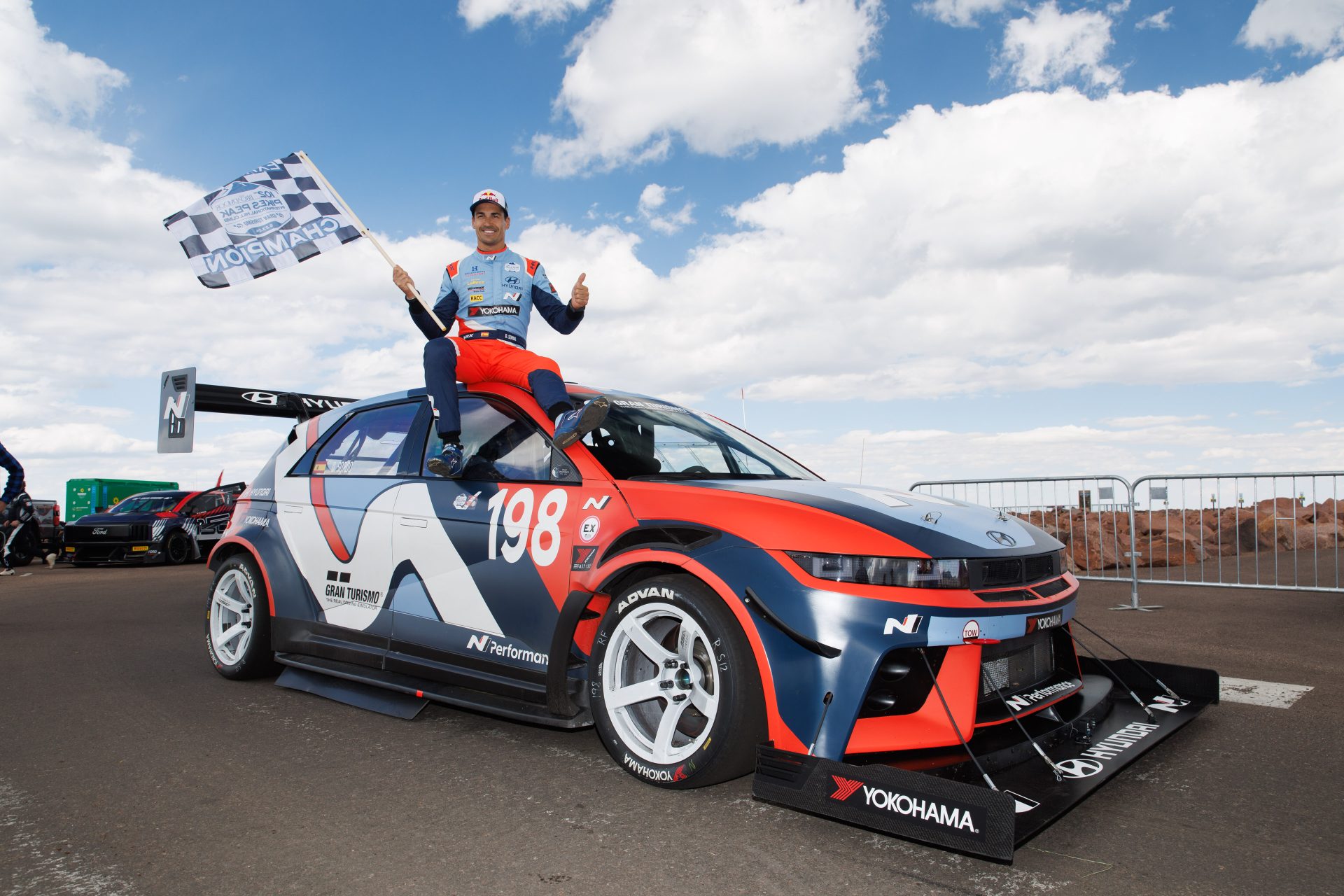 Key Photo 1 The IONIQ 5 N TA Spec driven by Hyundai World Rally driver Dani Sordo Ρεκόρ για το IONIQ 5 N στο Pikes Peak International Hill Climb