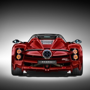 Pagani Utopia Roadster 010301 Posteriore portiere chiuse Pagani Utopia Roadster: Ένα Αριστούργημα Κινητικότητας και Σχεδιασμού