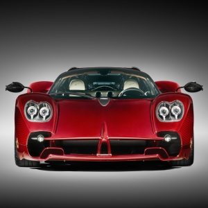 Pagani Utopia Roadster 010501 Anteriore aperta portiere chiuse Pagani Utopia Roadster: Ένα Αριστούργημα Κινητικότητας και Σχεδιασμού