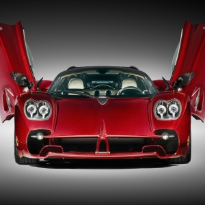 Pagani Utopia Roadster 010502 Anteriore aperta portiere aperte Pagani Utopia Roadster: Ένα Αριστούργημα Κινητικότητας και Σχεδιασμού