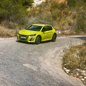 IMG 6348 Οδηγούμε Peugeot 208 Facelift Hybrid GT 100 HP: Το απαραίτητο