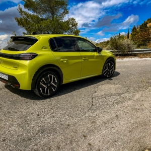 IMG 6384 Οδηγούμε Peugeot 208 Facelift Hybrid GT 100 HP: Το απαραίτητο