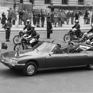 La SM Presidentielle et la Reine dAngleterre et le President POMPIDOU 1972 23.344.6 copyright J. PEYRINET Citroën SM Tribute: Επετειακό πρωτότυπο τέχνης και δημιουργίας για τα 10 χρόνια της DS Automobiles (Βίντεο)