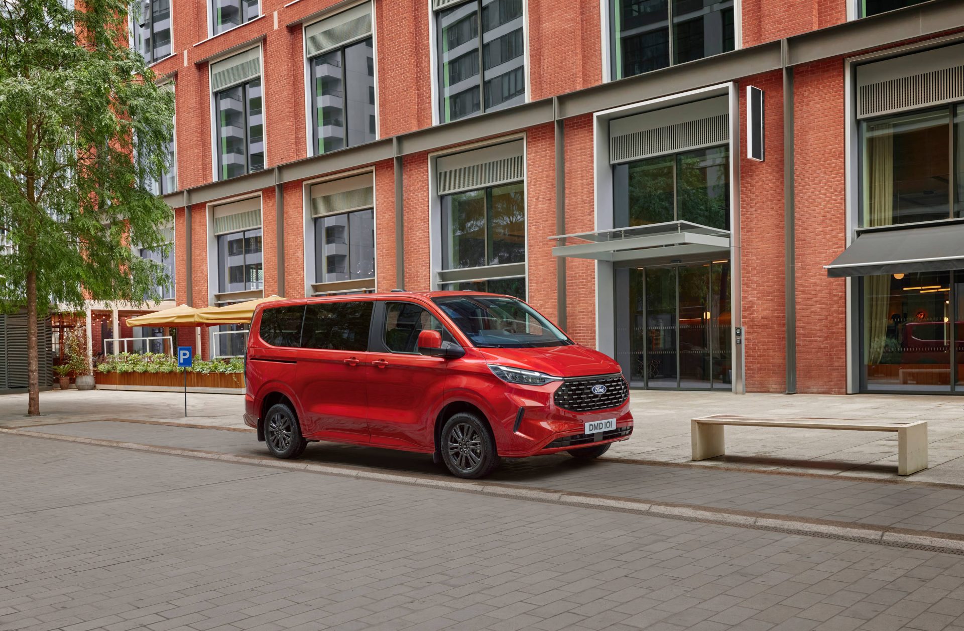 Ford Tourneo Custom 01 Εντυπωσιακή η παρουσία της Ford στην «Auto Athina 2024» με πρεμιέρα του ηλεκτρικού Capri και την ισχυρή Mustang Dark Horse