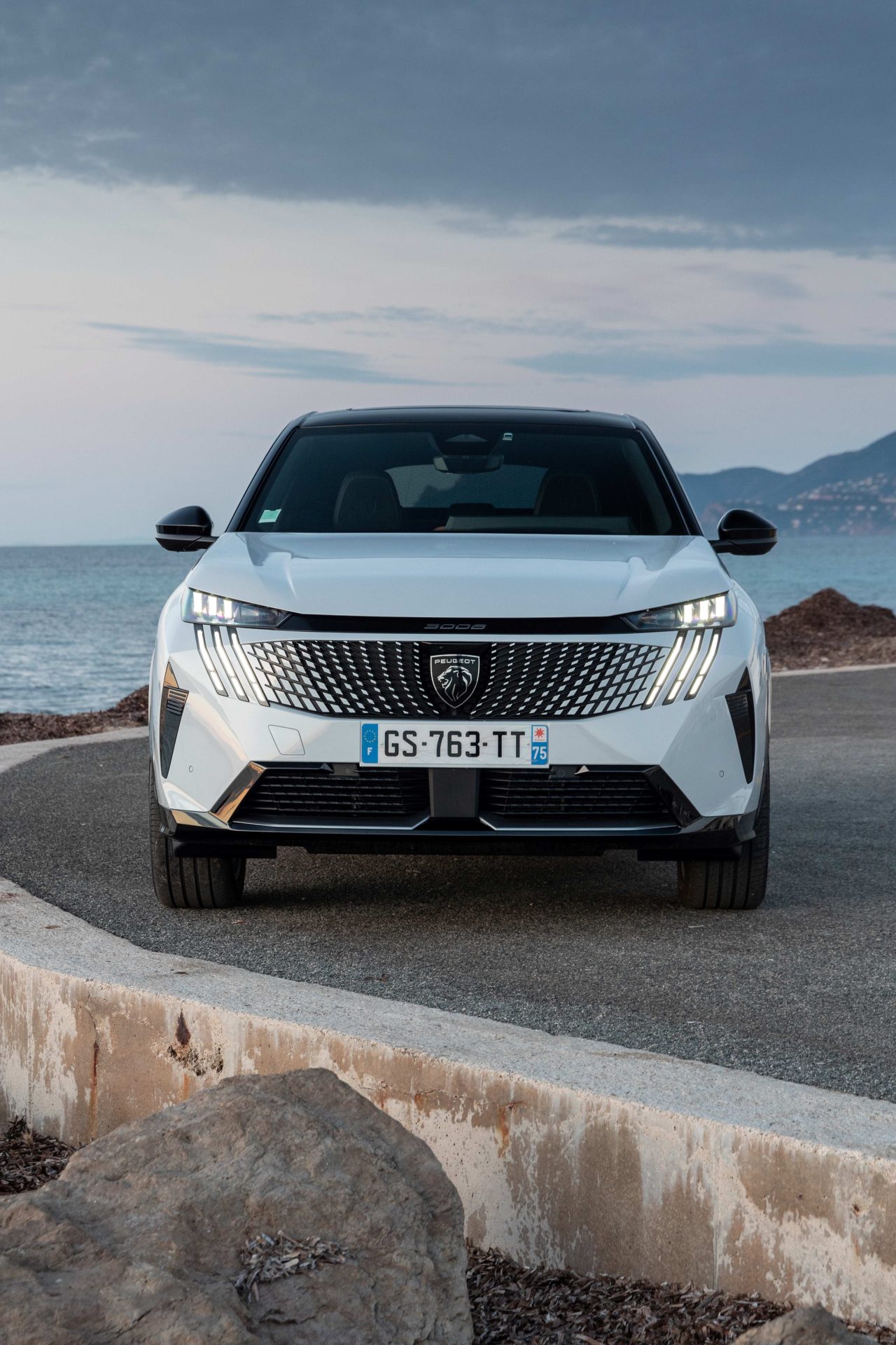 PEUGEOT E3008TESTDRIVE 1 Auto Athina 2024: Η Peugeot πλαισιώνει τα 3008 και Ε3008 με τα νέα 5008 και Ε5008